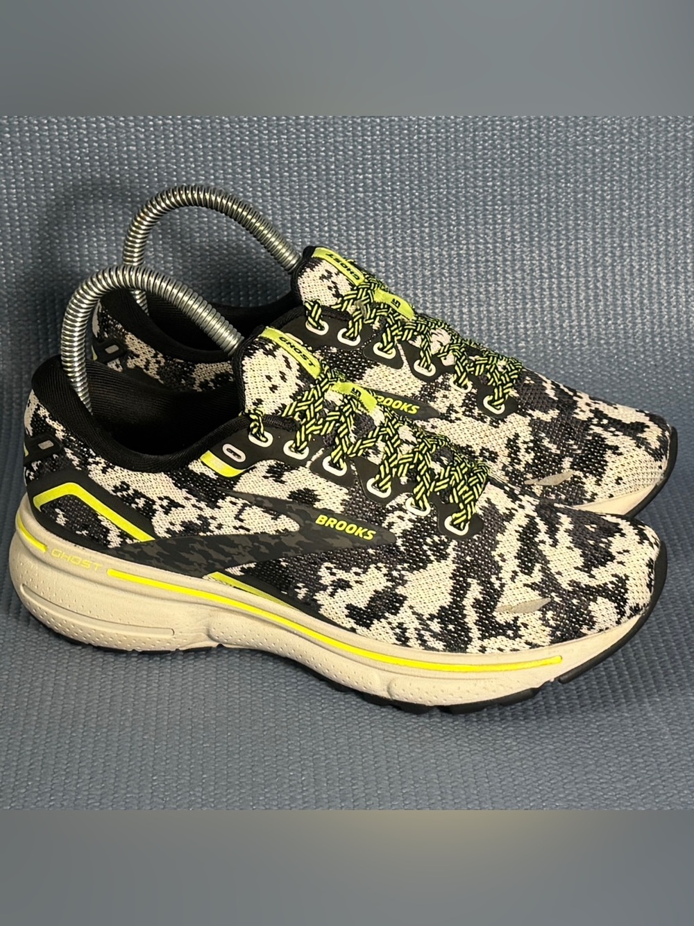 Brooks Ghost 15 White Black Camo Running Shoes 1203801B029 Women’s Size 5